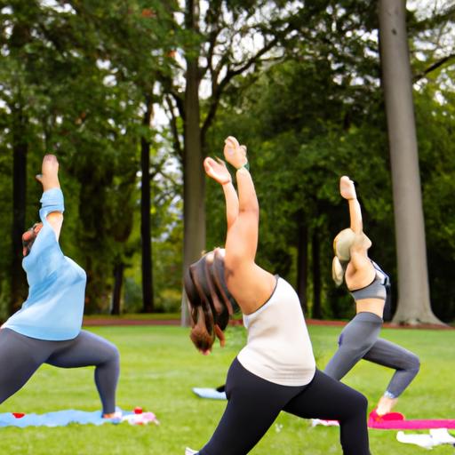 Nhóm phụ nữ tập yoga trong công viên
