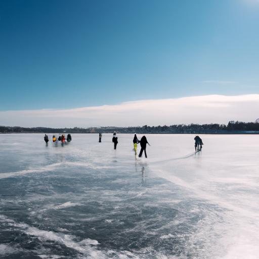 Đám người trượt băng trên hồ đóng băng