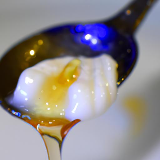 Sữa chua Hy Lạp kem mịn kèm với mật ong